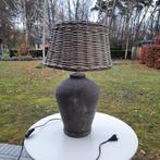 Keramieken tafellamp met vervangbare kap, Enlèvement