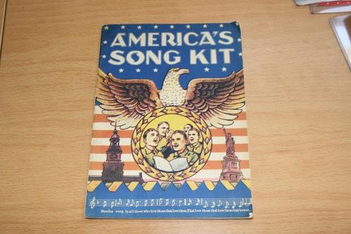 US WW2 "America's Song Kit" gedateerd 1941, Verzamelen, Militaria | Tweede Wereldoorlog, Landmacht, Boek of Tijdschrift, Verzenden