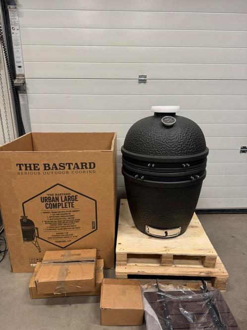 The Bastard Urban Large Compleet BBQ nieuw, Tuin en Terras, Houtskoolbarbecues, Nieuw, Met accessoires, Ophalen