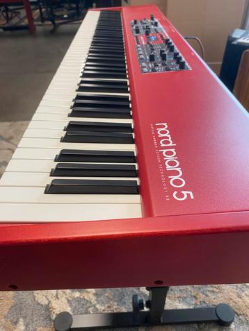 Prosq Music | Dé Nord Piano 5-88 ! Juweeltje beschikbaar voor biedingen