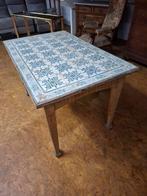 Table ancienne avec carrelages intégrés. 1960, Enlèvement