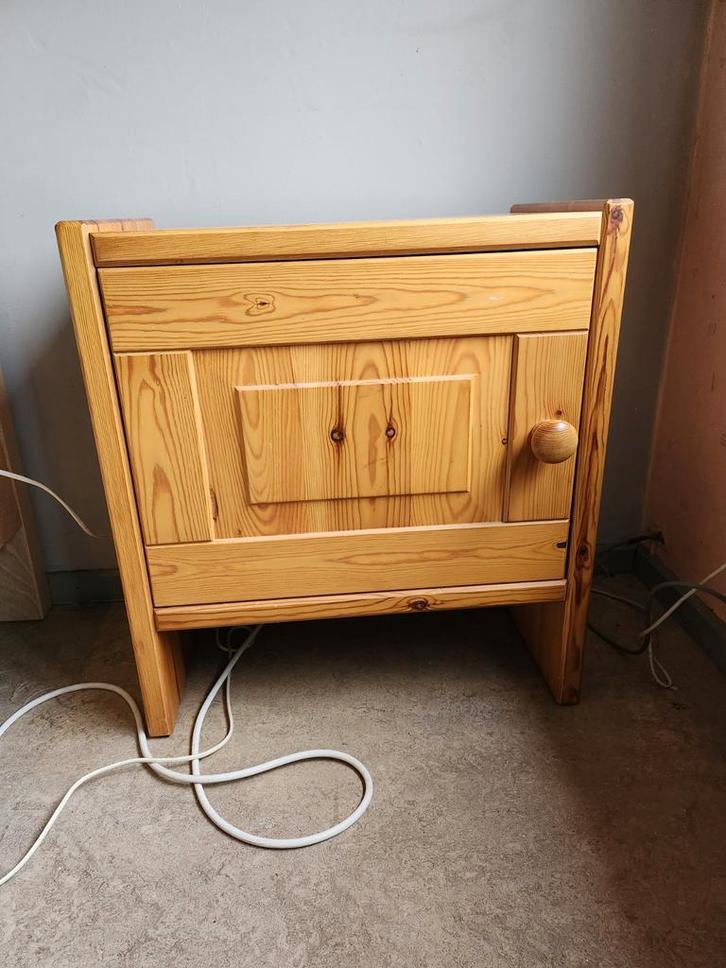 2 nachtkastjes in dennenhout, Huis en Inrichting, Slaapkamer | Nachtkastjes, Gebruikt, Hout, Ophalen