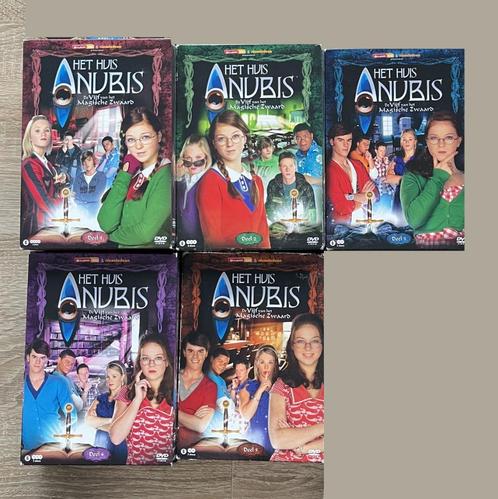 DVD-boxen Het Huis Anubis en de Vijf van het Magische Zwaard, CD & DVD, DVD | Enfants & Jeunesse, Coffret, Enlèvement