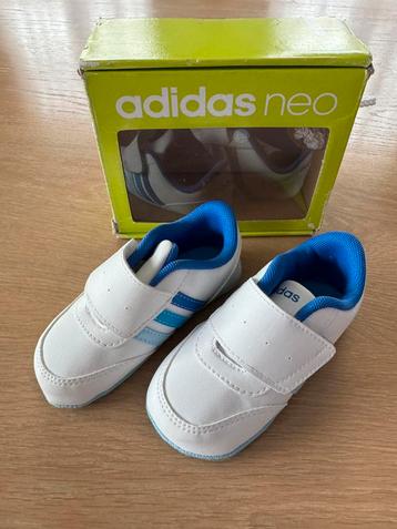 Nieuwe babyschoenen adidas neo maat 18 in doos beschikbaar voor biedingen