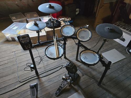Roland TD-11KV e-drum + pedaal, stoel en stokken, Muziek en Instrumenten, Drumstellen en Slagwerk, Gebruikt, Roland, Elektronisch