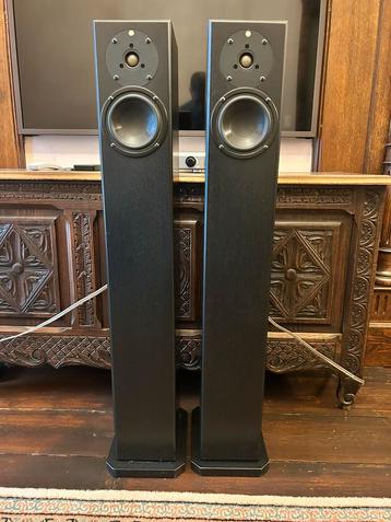 Totem Arro zwart beschikbaar voor biedingen