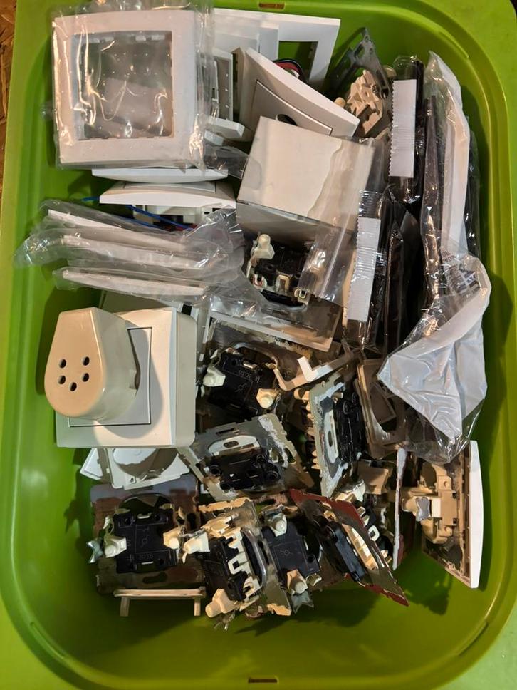 Schakelmateriaal Berker met afdekplaten, Doe-het-zelf en Bouw, Elektriciteit en Kabels, Zo goed als nieuw, Ophalen of Verzenden