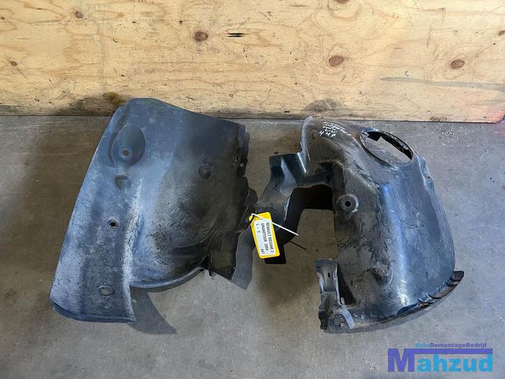 RENAULT MEGANE 2 links voor modderkuip wielkuip 2003-2009, Auto-onderdelen, Carrosserie, Bumper, Renault, Gebruikt, Ophalen of Verzenden