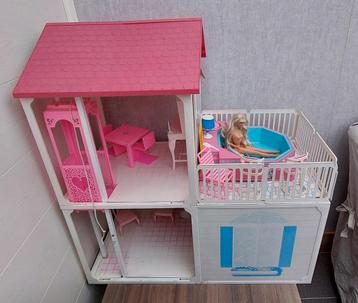 Vintage barbiehuis met toebehoren  beschikbaar voor biedingen