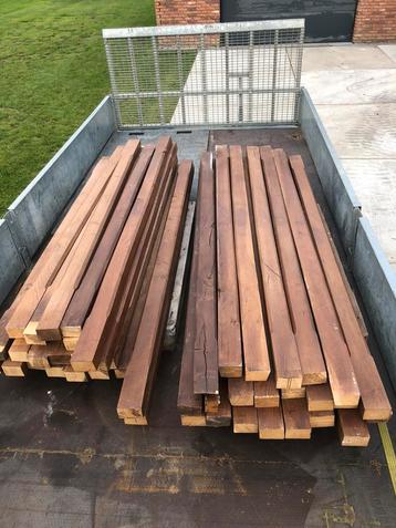 Eiken balken beschikbaar voor biedingen