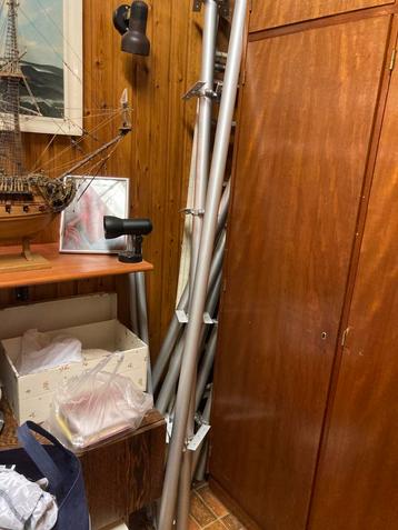 Wandconstructie dressing stolmen beschikbaar voor biedingen