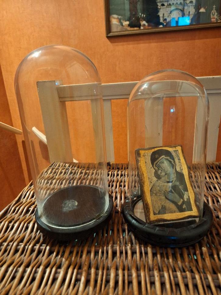 TWEE GLOBES TE KOOP (prijs voor de 2), Antiek en Kunst, Antiek | Religieuze voorwerpen, Ophalen of Verzenden