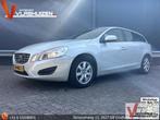 Volvo V60 2.0 D3 Kinetic Automaat | Leder | Climate | Cruise, Auto's, Volvo, Automaat, Zwart, Wit, Te koop