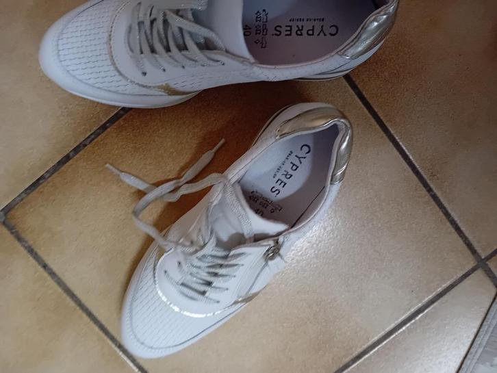 Nieuwe schoenen te koop, Kleding | Dames, Schoenen, Nieuw, Sneakers, Beige, Ophalen