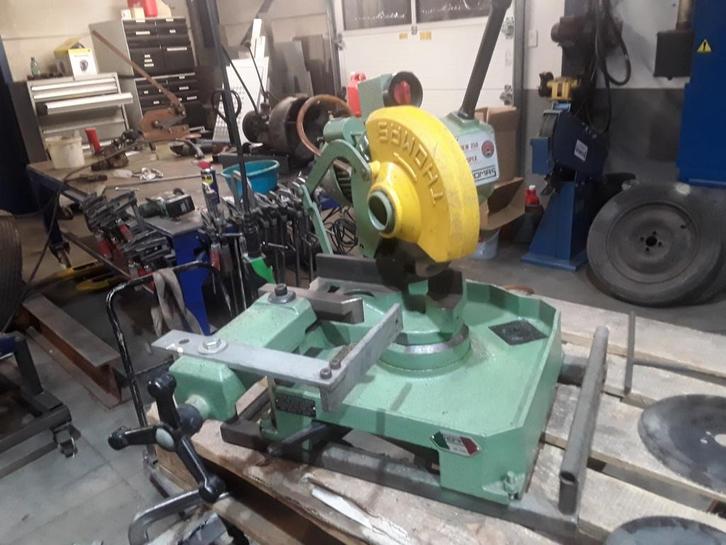 Metaal afkort zaagmachine, Doe-het-zelf en Bouw, Gereedschap | Zaagmachines, Ophalen