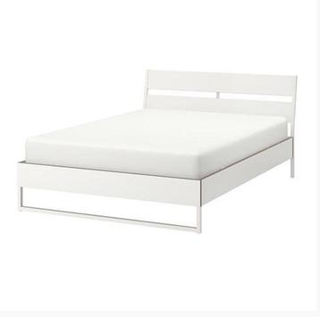 Schitterend wit houten bed 140/200 met boxspring + beschikbaar voor biedingen