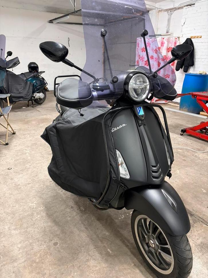 Vespa primavera b klasse, Fietsen en Brommers, Scooters | Vespa, Zo goed als nieuw, Overige modellen, Benzine, Ophalen