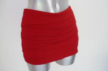 Jupe-pantalon rouge Jujia Short 'S' disponible aux enchères