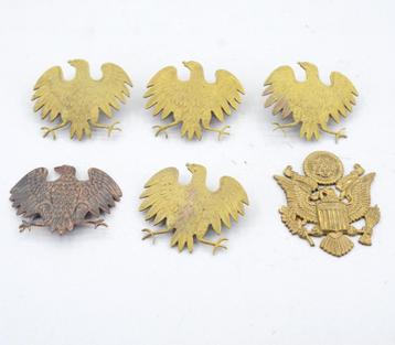 8x US Army insignes badges  beschikbaar voor biedingen