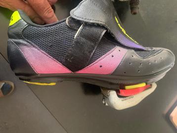 fietsschoenen met klikpedalen beschikbaar voor biedingen