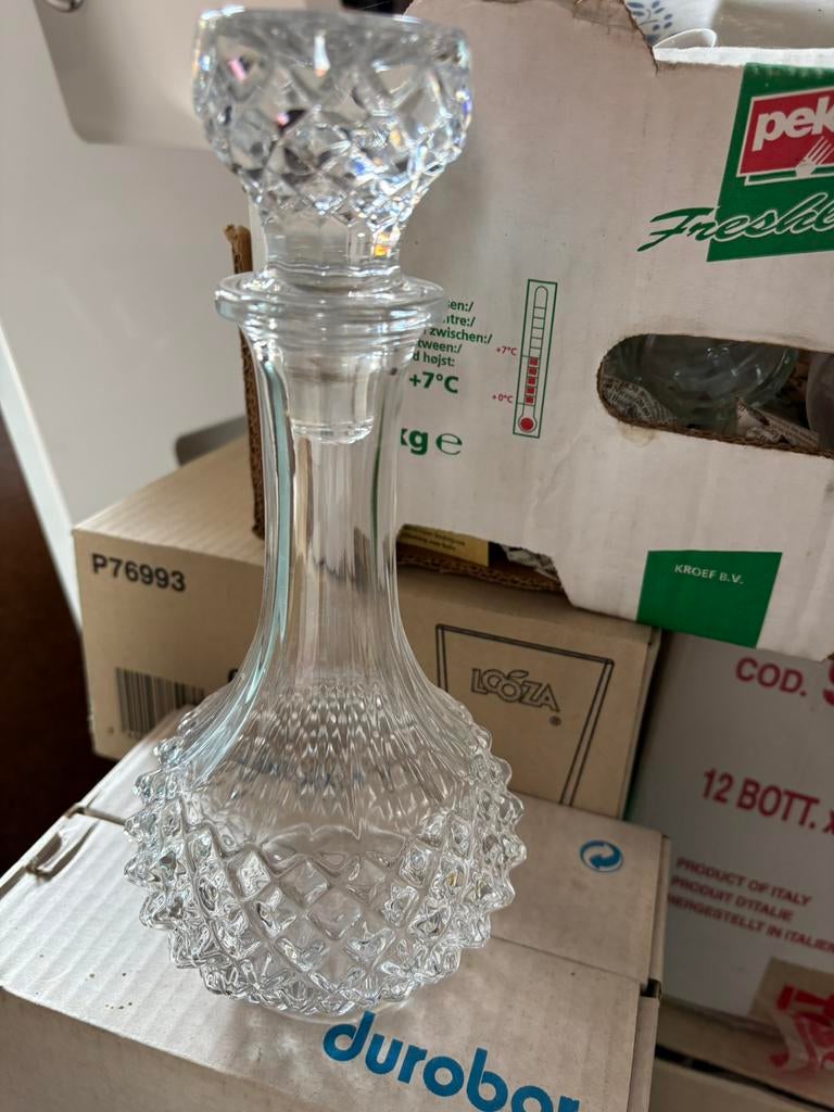 Oud kristalglas (karaf), Enlèvement