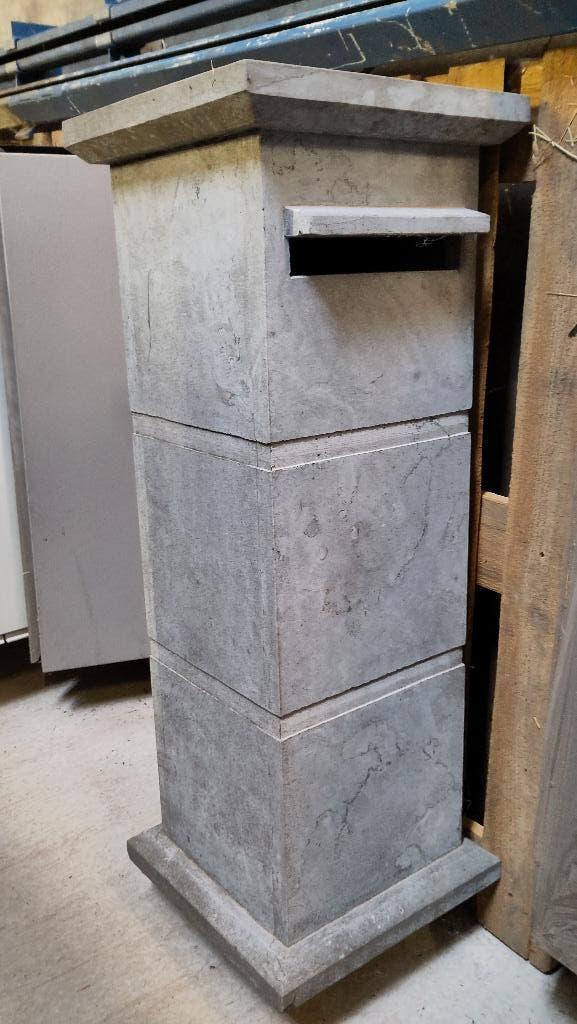 Natuurstenen brievenbus – ca. 105 cm – met slot, Ophalen, Zo goed als nieuw, Hardsteen, Staande brievenbus