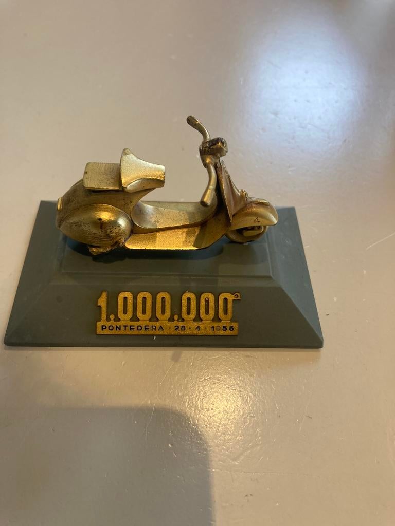 Vespa en bronze, Motos