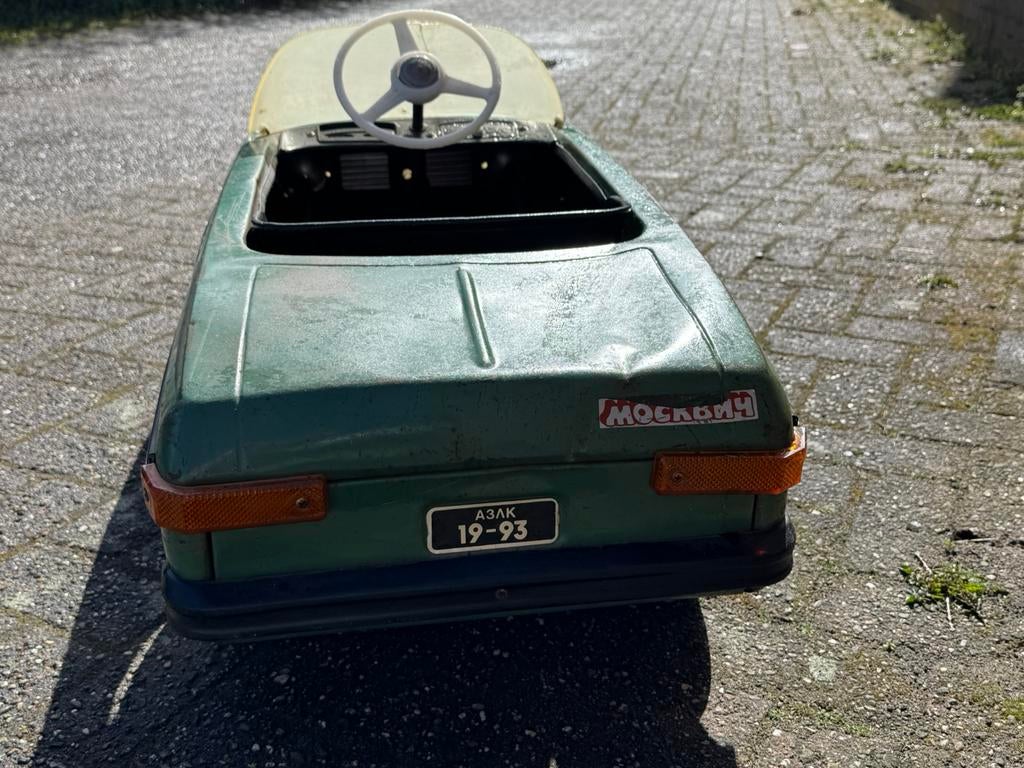 Moskvich oude trapauto, Ophalen