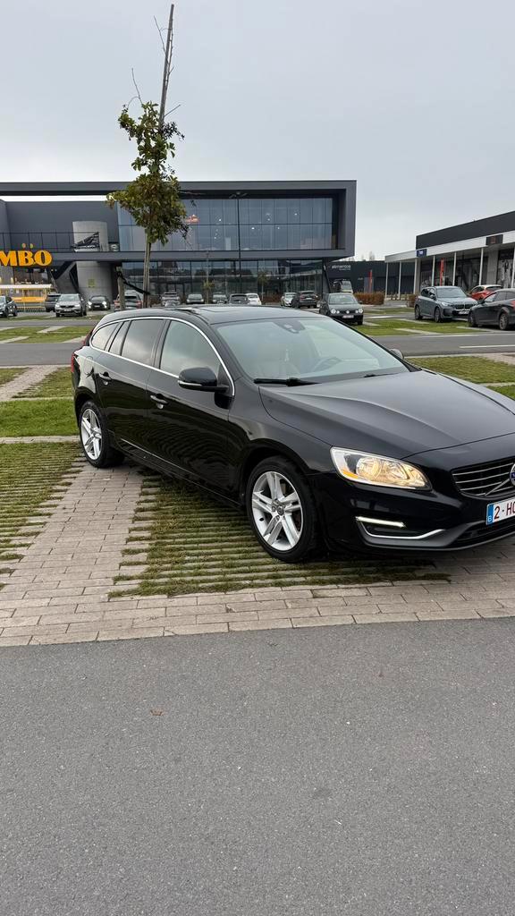 Volvo v60 euro6 manueel 2l diesel en 202dkm, Auto's, Volvo, Particulier, V60, Diesel, Euro 6, Break, 5 deurs, Zwart, Bruin, Leder