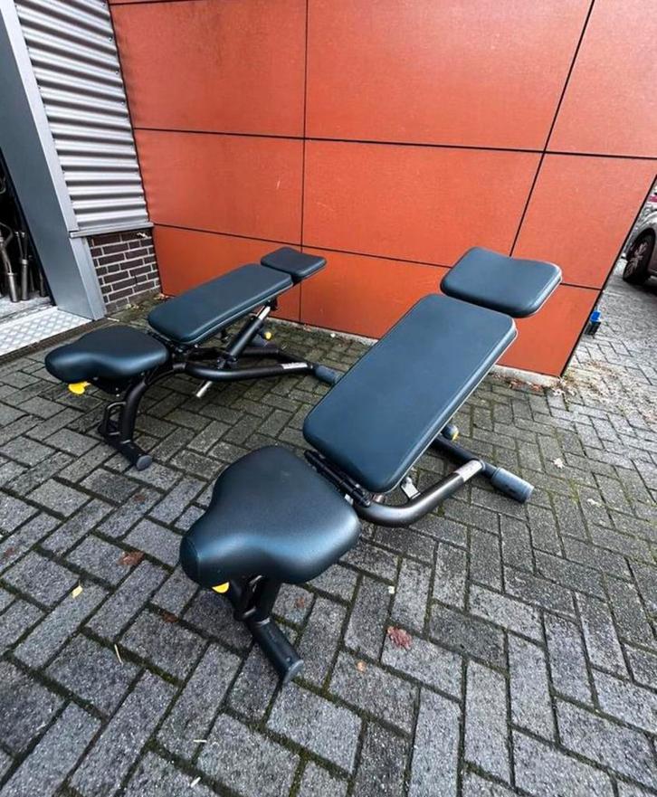 2x Technogym Adjustable Bench, Sport en Fitness, Fitnessmaterialen, Gebruikt, Fitnessbank, Ophalen