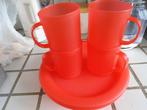 Service Pique-Nique plastique rouge 4 pers assiettes & cvts, Ophalen, Zo goed als nieuw
