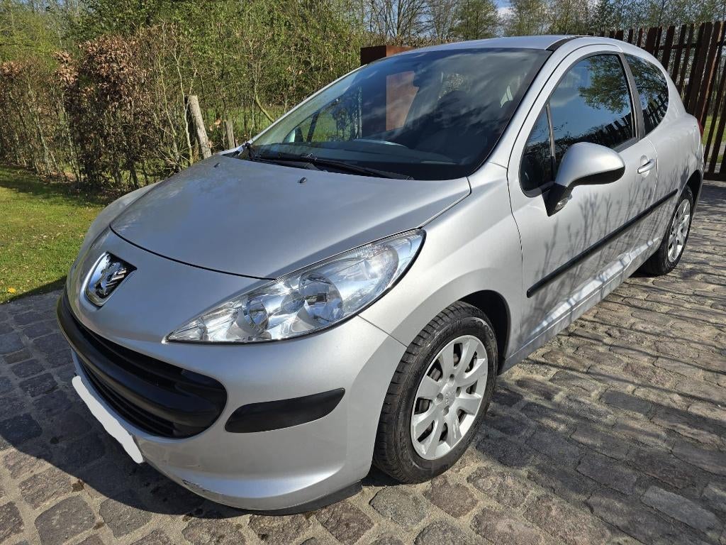 Peugeot 207 1.4i / 216.034 km / benzine, Voorwielaandrijving, 1360 cc, Zwart, 4 cilinders