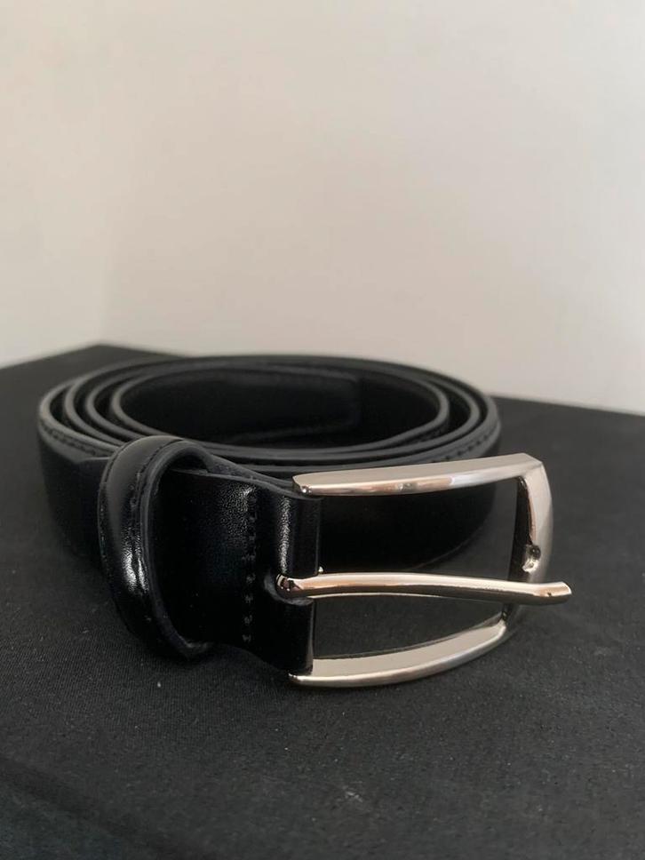 Ceinture noire raffinée - Boucle rectangulaire, Vêtements | Hommes, Ceintures, Porté, Ceinture, Noir, Enlèvement ou Envoi