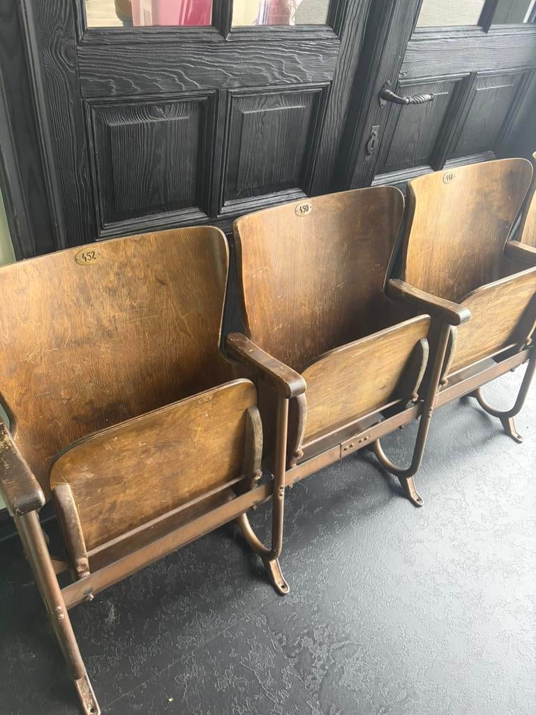 Bioscoopstoelen, Ophalen