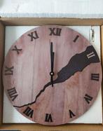 Klok in hout, Huis en Inrichting, Woonaccessoires | Klokken, Ophalen