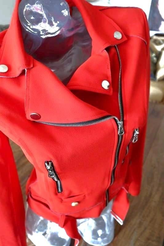 prachtig rood sport jas of vest, Ophalen of Verzenden, Zo goed als nieuw, Maat 36 (S), Rood