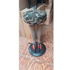 Tabouret Lady Leg 3 pieds — Hauteur du tabouret de bar 84 cm, Enlèvement, Neuf