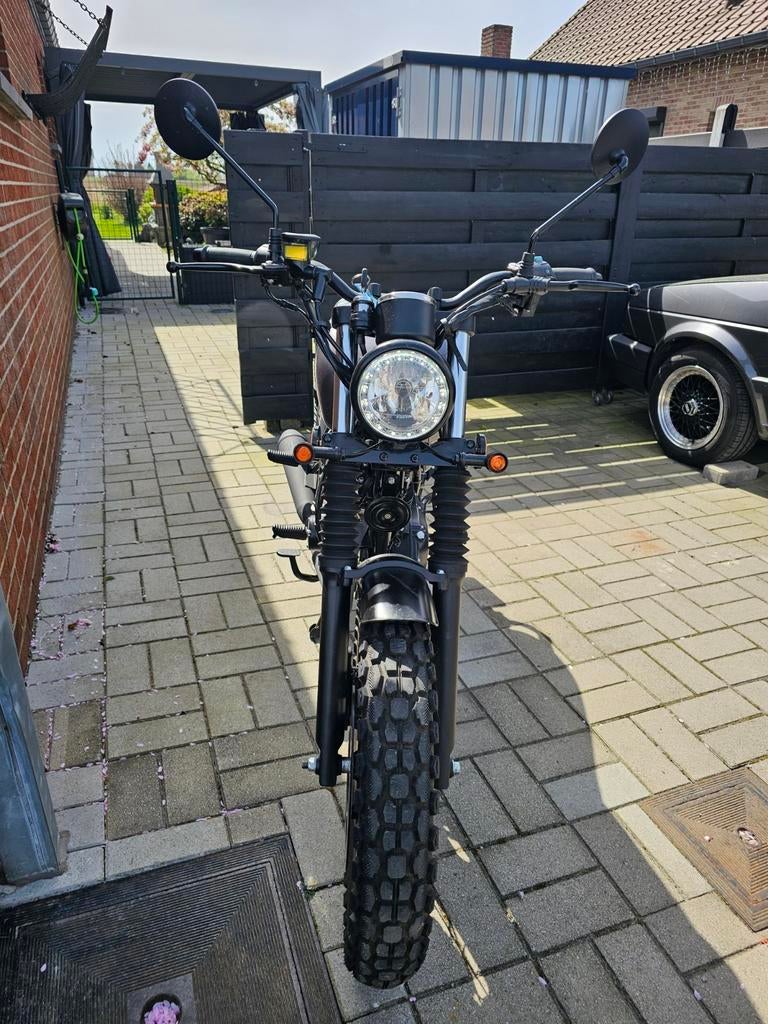 Moto Bluroc Légend 125 cc année 2024 2826 km, Particulier