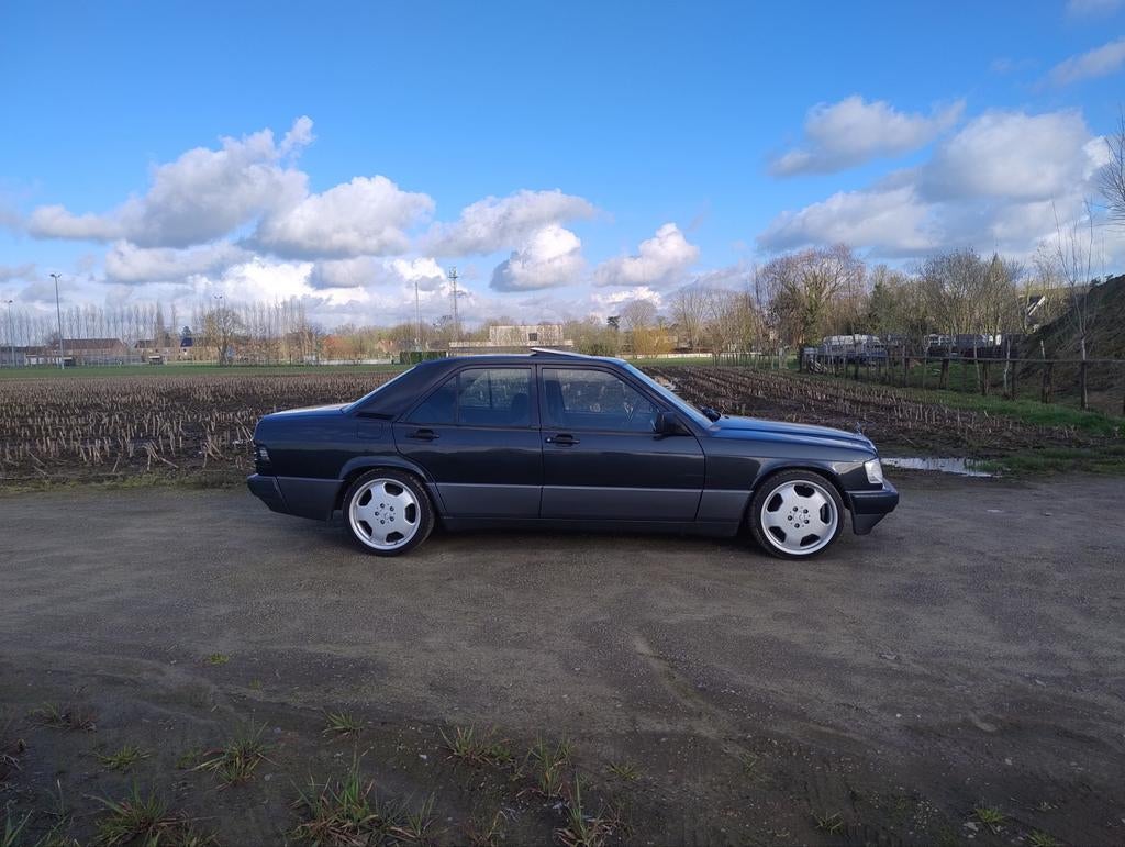 Mooie Oldtimer Mercedes 190E 1.8 benzine uit 1993 GEKEURD VV, Auto's, Mercedes-Benz, Stof, Zwart, Zwart, Open dak