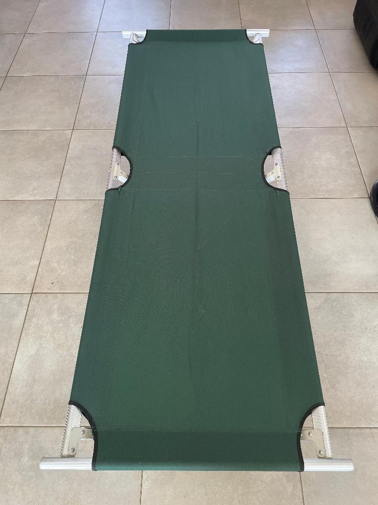 degelijk kampeer, logeer bed, Ophalen of Verzenden, Zo goed als nieuw