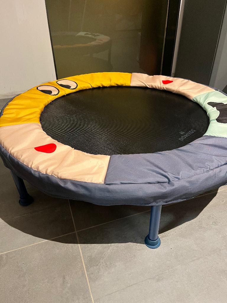 Trampoline enfant, Enfants & Bébés, Jouets | Extérieur | Trampolines, Enlèvement, Comme neuf