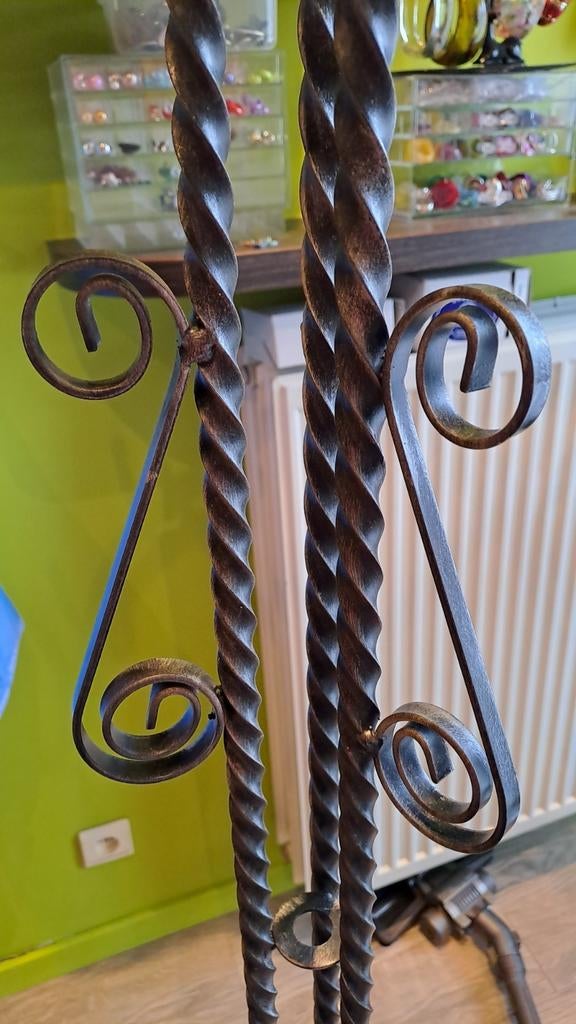 Porte-manteau en fer forgé, style années 1960, poids 14 kg., Maison & Meubles, Comme neuf, Métal, Portemanteau sur pied, 150 à 200 cm