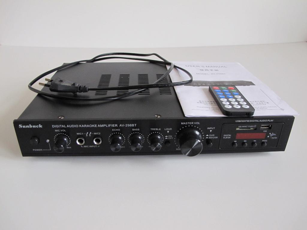 Amplificateur 5 voies + karaoké 2 micros+ récepteur FM, Enlèvement, Comme neuf, Amplificateur ou Tuner