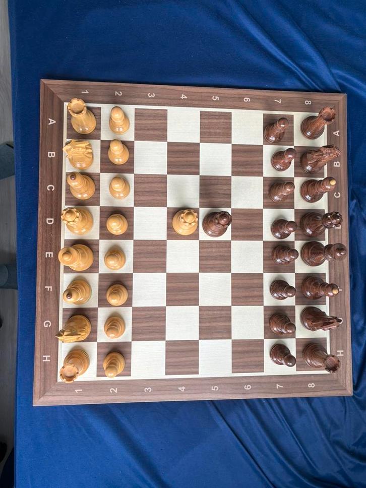 Jeu d’échecs bois Staunton avec les piéces + boîte-état neuf, Hobby & Loisirs créatifs, Jeux de société | Autre, Neuf, 1 ou 2 joueurs