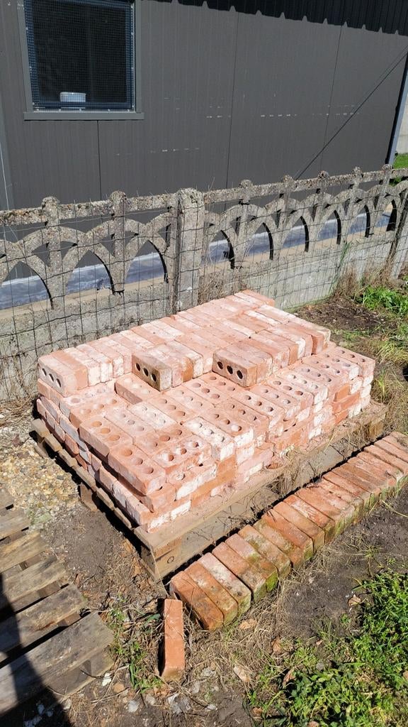 GRATIS +/- 250 getrommelde metselstenen. 50x80x180, Ophalen