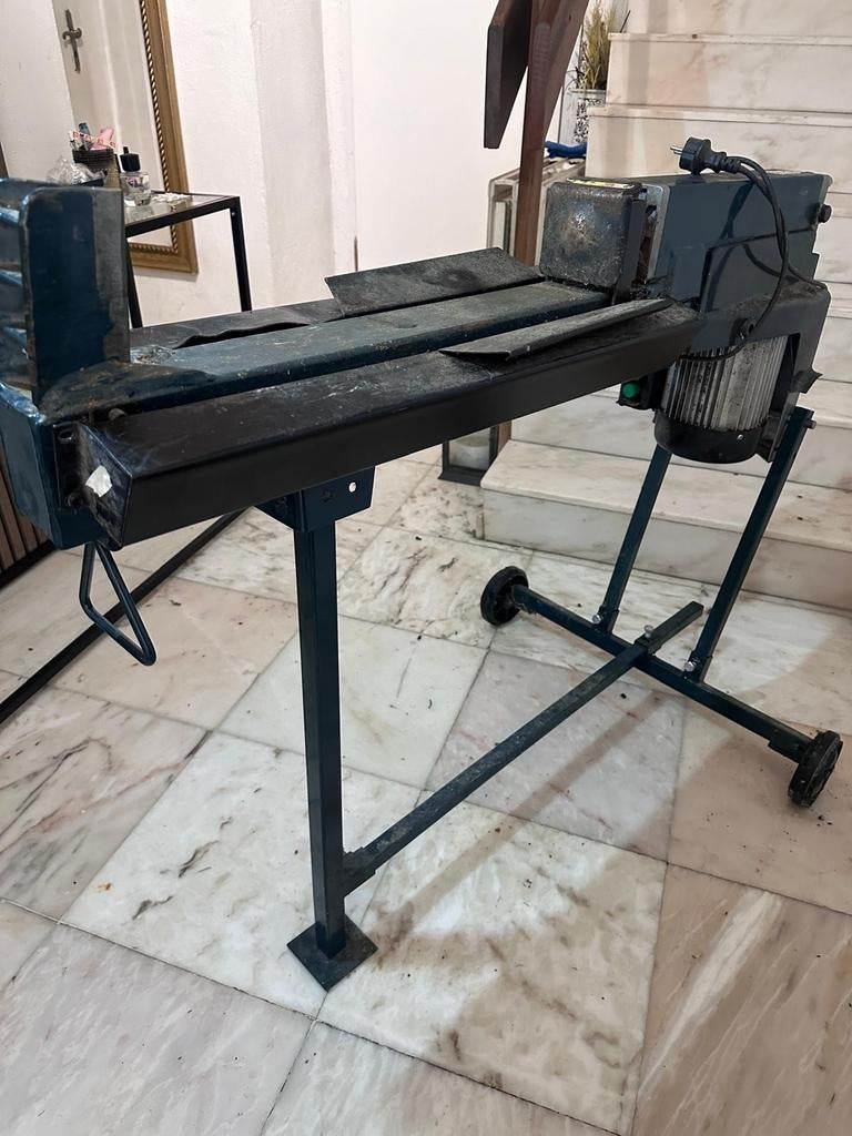 Houtsplijter - Houtklover

ELEMTUIN, Ophalen