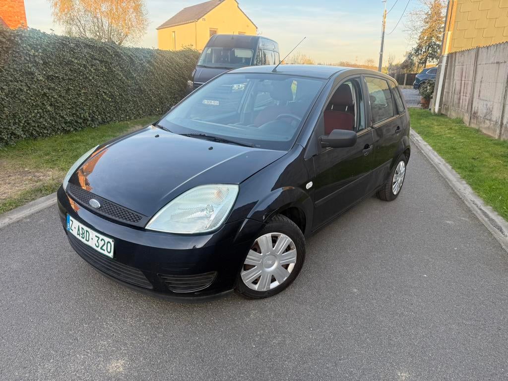 Ford Fiesta 1.4i ESSENCE Airco 5 deurs LEZ Ok bouwjaar 2005, Voorwielaandrijving, Testrit aan huis, Stof, Zwart