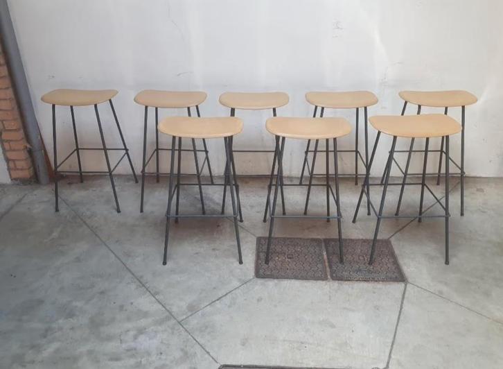 Design MUUTO FIBER TUBE BARKRUKKEN OKER (8 Stuks), Huis en Inrichting, Barkrukken, Gebruikt, 60 tot 90 cm, Kunststof, Metaal, 5 krukken of meer