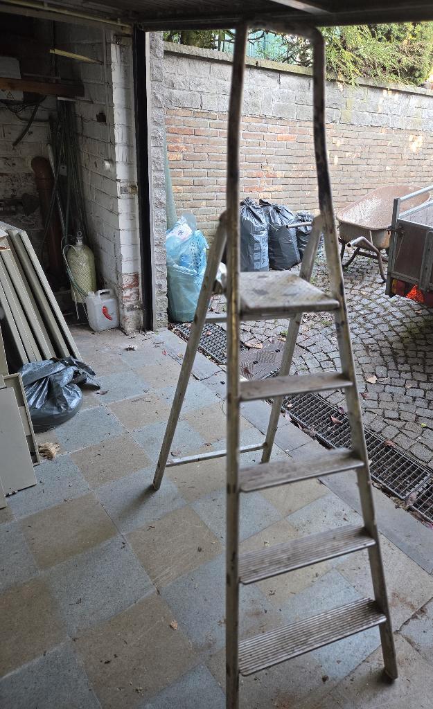 Échelle en aluminium avec plateforme de 180 cm, Bricolage & Construction, Échelles & Escaliers, Utilisé, Échelle, Moins de 2 mètres