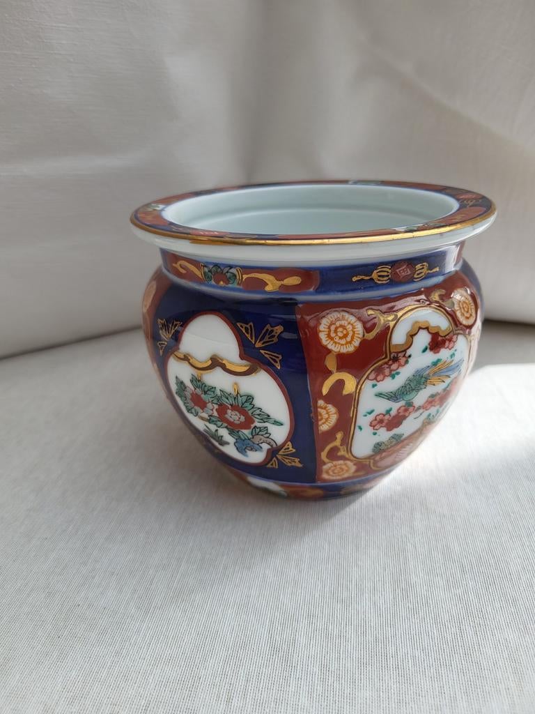 Cache pot type Imari, Enlèvement